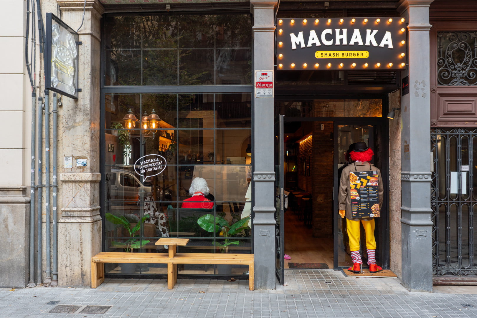 OBRA DE RESTAURANTE - ACCESO